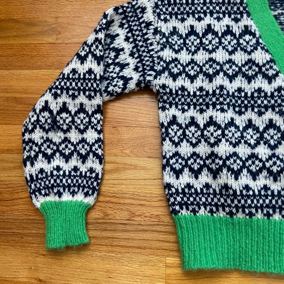 NWT On 34th Women's V-Neck Tipped Cardigan
(Macy’s Brand) - Picture 4 of 12